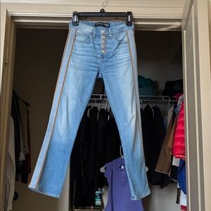 Veronica Beard 5-Button Skinny-Flare Jeans with lt blue/gold detail